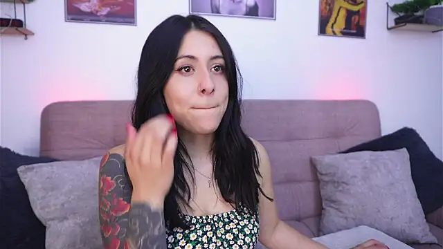 SophiieCumsx online show from June 27, 9:10 pm