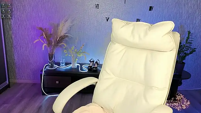 NikkiiStill online show from January 19, 1:02 am