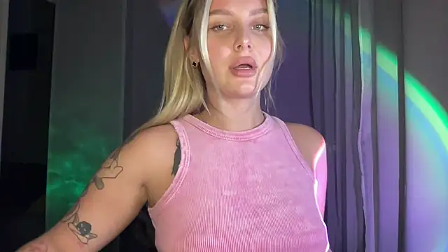 Snapshot of Sasha_yourdream chatting on October 12, 8:22 pm Sasha yourdream online show from October 12, 8:22 pm