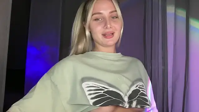 Snapshot of Sasha_yourdream chatting on September 19, 7:57 pm Sasha yourdream online show from September 19, 7:57 pm