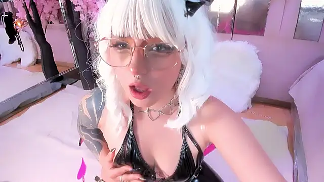 BizzyNoar online show from January 16, 5:58 am