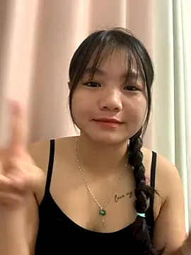 Snapshot of Emlyly-18 chatting on September 9, 2:11 am Emlyly-18 online show from September 9, 2:11 am