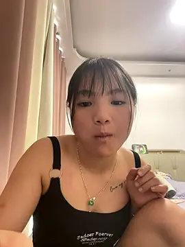 Snapshot of Emlyly-18 chatting on September 15, 4:43 am Emlyly-18 online show from September 15, 4:43 am
