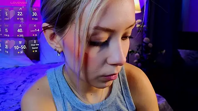 LumMina online show from April 22, 7:05 am