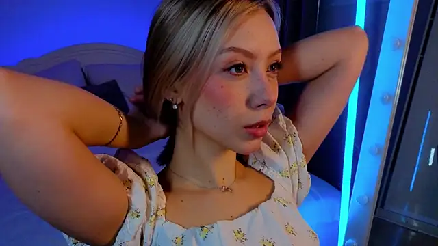 LumMina online show from April 24, 2:58 am