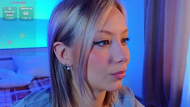 LumMina online show from April 26, 3:15 am