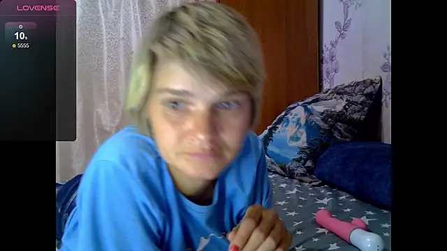 Snapshot of SaraSnow_ chatting on September 15, 6:04 pm SaraSnow  online show from September 15, 6:04 pm