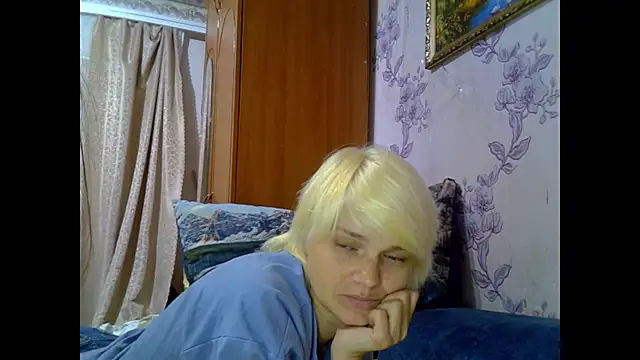 Snapshot of SaraSnow_ chatting on October 25, 6:48 pm SaraSnow  online show from October 25, 6:48 pm