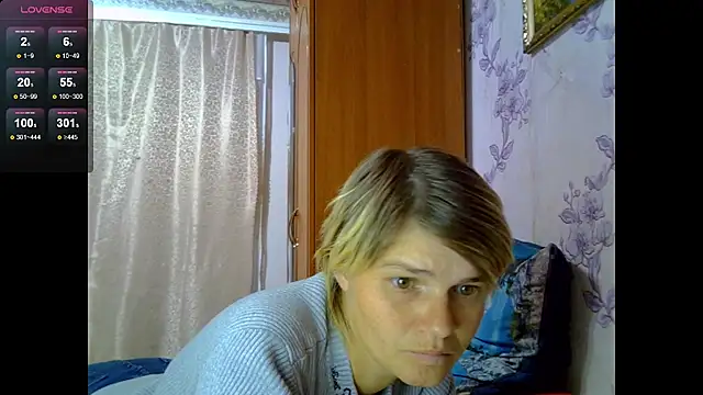 Snapshot of SaraSnow_ chatting on October 16, 7:27 pm SaraSnow  online show from October 16, 7:27 pm