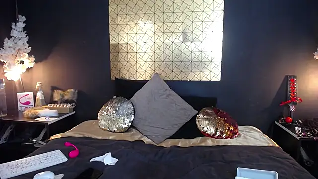 kinky momm online show from April 10, 3:40 pm