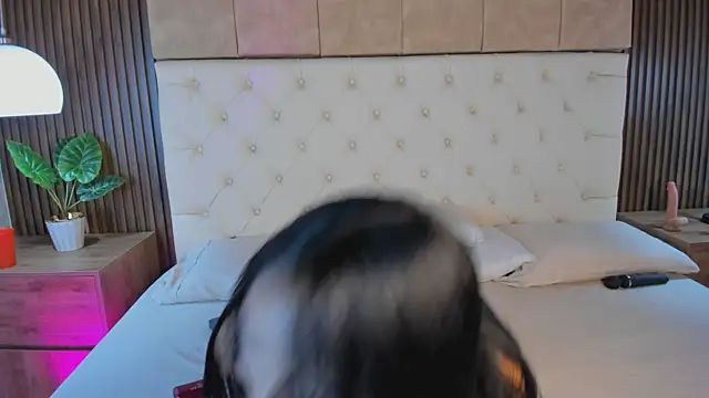 Dafne Hillss online show from September 27, 1:07 pm