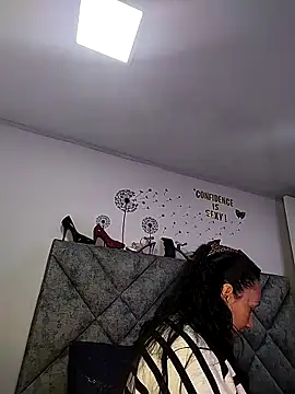 Shantey Laurent online show from April 23, 4:42 pm