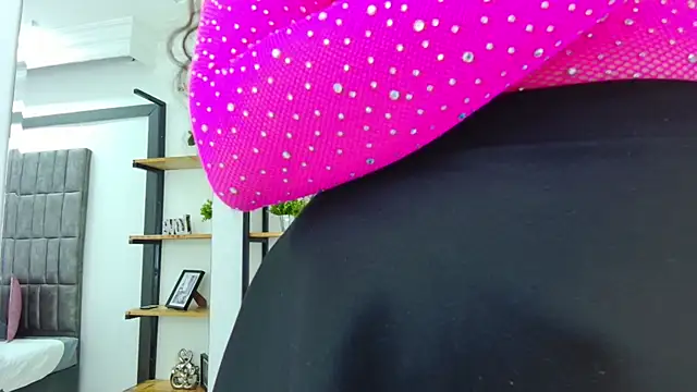 Skyler Fox  online show from September 18, 8:18 pm