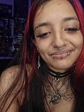 carolinerue online show from April 21, 1:42 am