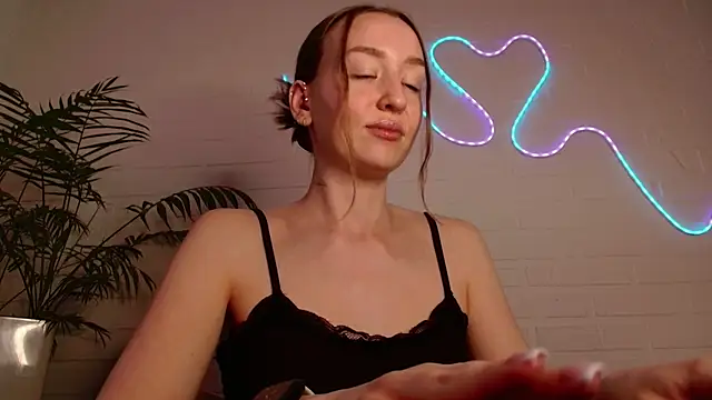 WhitePrincessLuna online show from April 19, 4:07 pm