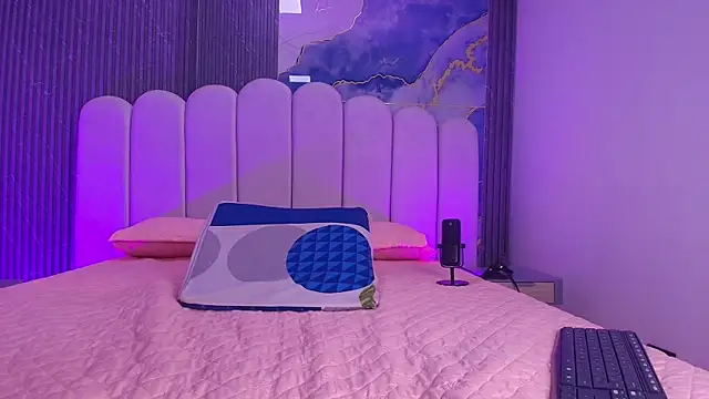 abbyrouss  online show from April 18, 3:09 am