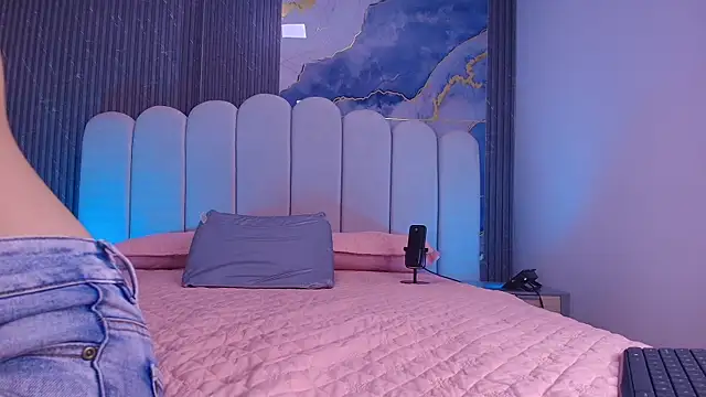 abbyrouss  online show from April 22, 3:14 am