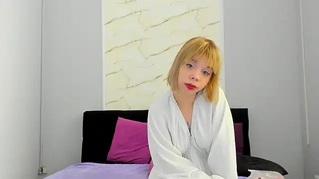 Snapshot of KittyGolden chatting on September 16, 2:19 am KittyGolden online show from September 16, 2:19 am