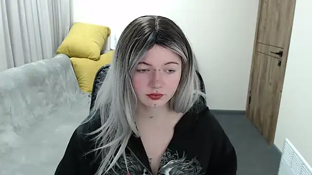 Snapshot of Nika_Snow chatting on October 18, 8:17 am Nika Snow online show from October 18, 8:17 am