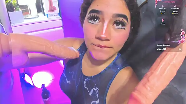 mia cataleiya online show from April 26, 11:30 am