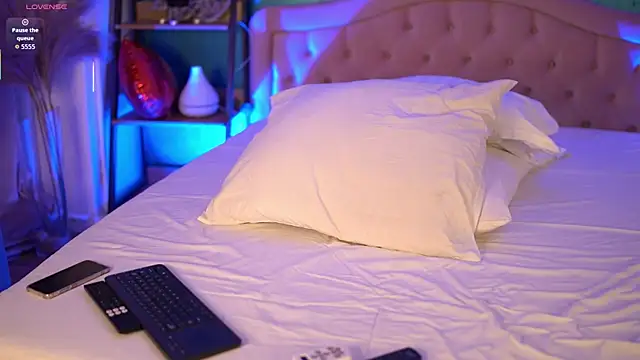 Bella Jonnes online show from April 26, 6:27 pm