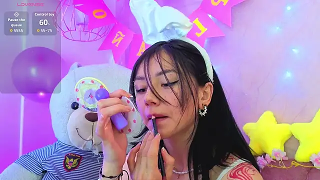 april bennett online show from July 6, 1:16 pm