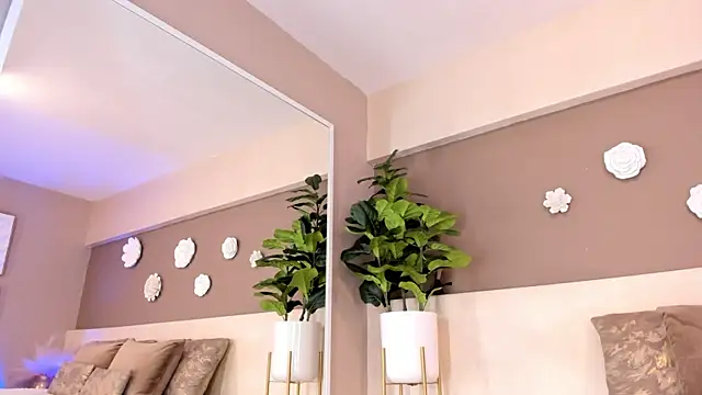 VictoriaShelby online show from February 13, 1:02 pm