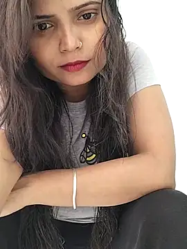 Hot-Pooja25 online show from April 10, 8:31 am