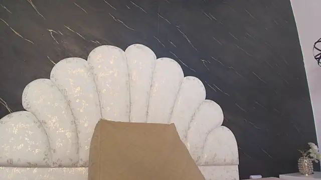 kissme luna online show from April 25, 7:00 pm