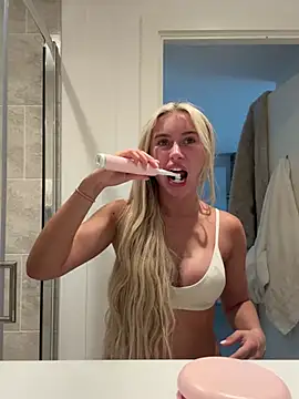 SexySaraxxoo online show from July 1, 11:32 am