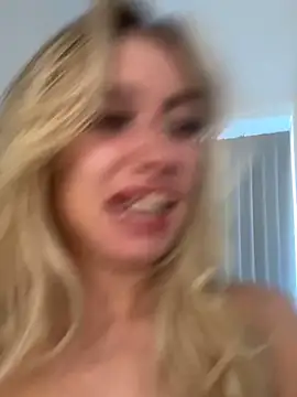 SexySaraxxoo online show from April 21, 9:49 am