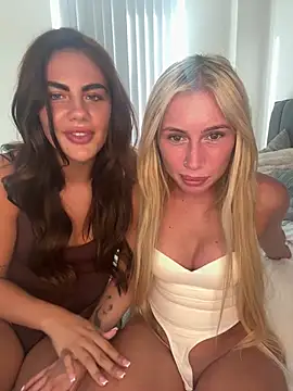 SexySaraxxoo online show from July 3, 6:36 pm
