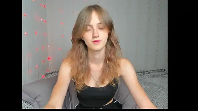 dreamy pollyyy online show from July 15, 7:40 pm