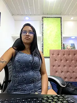 susan mooree online show from November 25, 7:04 pm