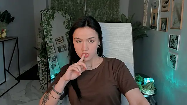 MonicaFarmer online show from April 29, 11:21 pm