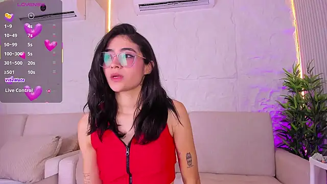 LunaBloomn online show from April 24, 5:27 pm