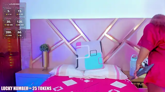 SophieSinclair online show from April 21, 12:45 pm