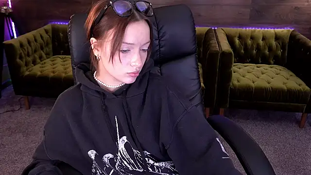 Snapshot of FoxyMayy chatting on September 20, 1:31 pm FoxyMayy online show from September 20, 1:31 pm