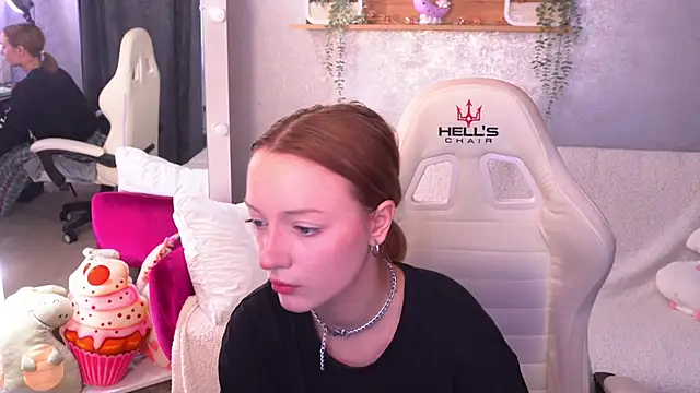 Snapshot of FoxyMayy chatting on October 10, 7:13 am FoxyMayy online show from October 10, 7:13 am