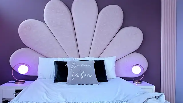 Snapshot of CarolinaaGomezz chatting on October 14, 6:43 pm CarolinaaGomezz online show from October 14, 6:43 pm