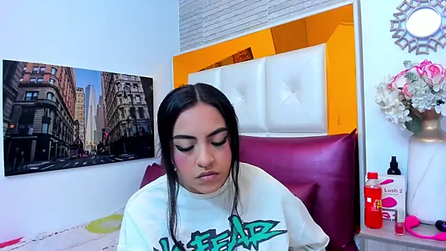 Leslie Bussh  online show from April 24, 12:52 pm