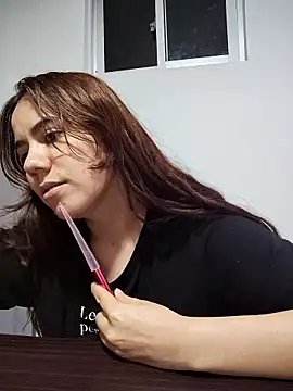 Snapshot of valen-sexx chatting on October 10, 5:34 am valen-sexx online show from October 10, 5:34 am