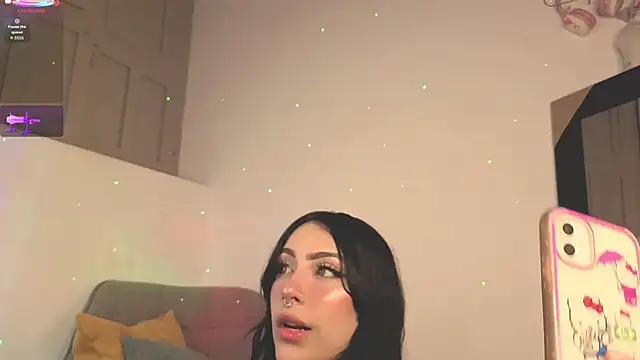 Snapshot of ashlynnlowe_ chatting on October 15, 8:11 pm ashlynnlowe online show from October 15, 8:11 pm