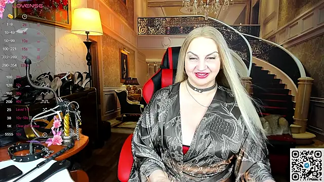 Nina Devillle online show from April 23, 8:00 pm