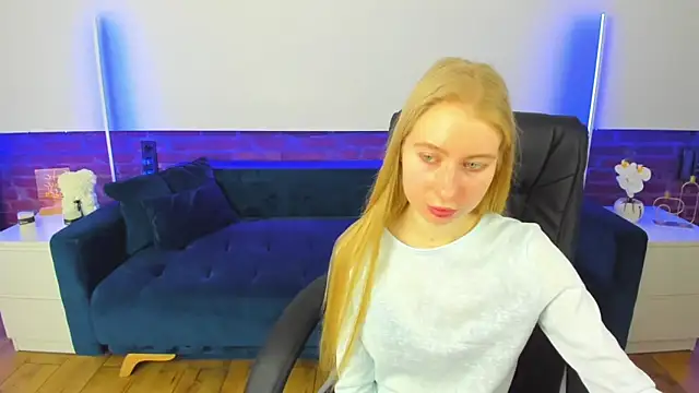 Alina Blonde online show from March 18, 6:51 am