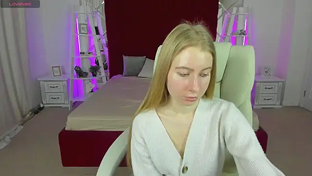 Alina Blonde online show from April 23, 12:29 pm