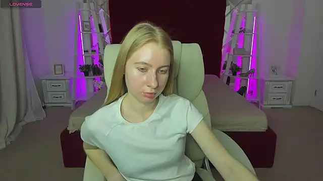 Alina Blonde online show from April 26, 1:42 pm