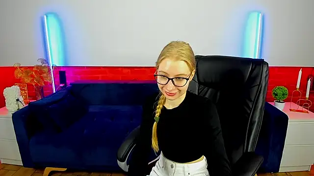 Alina Blonde online show from September 30, 5:35 am