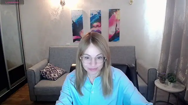 Snapshot of shy_hot_cat chatting on October 20, 6:49 am shy hot cat online show from October 20, 6:49 am