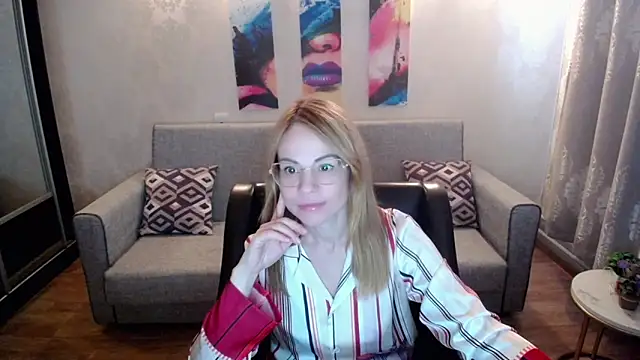 Snapshot of shy_hot_cat chatting on September 19, 10:25 am shy hot cat online show from September 19, 10:25 am